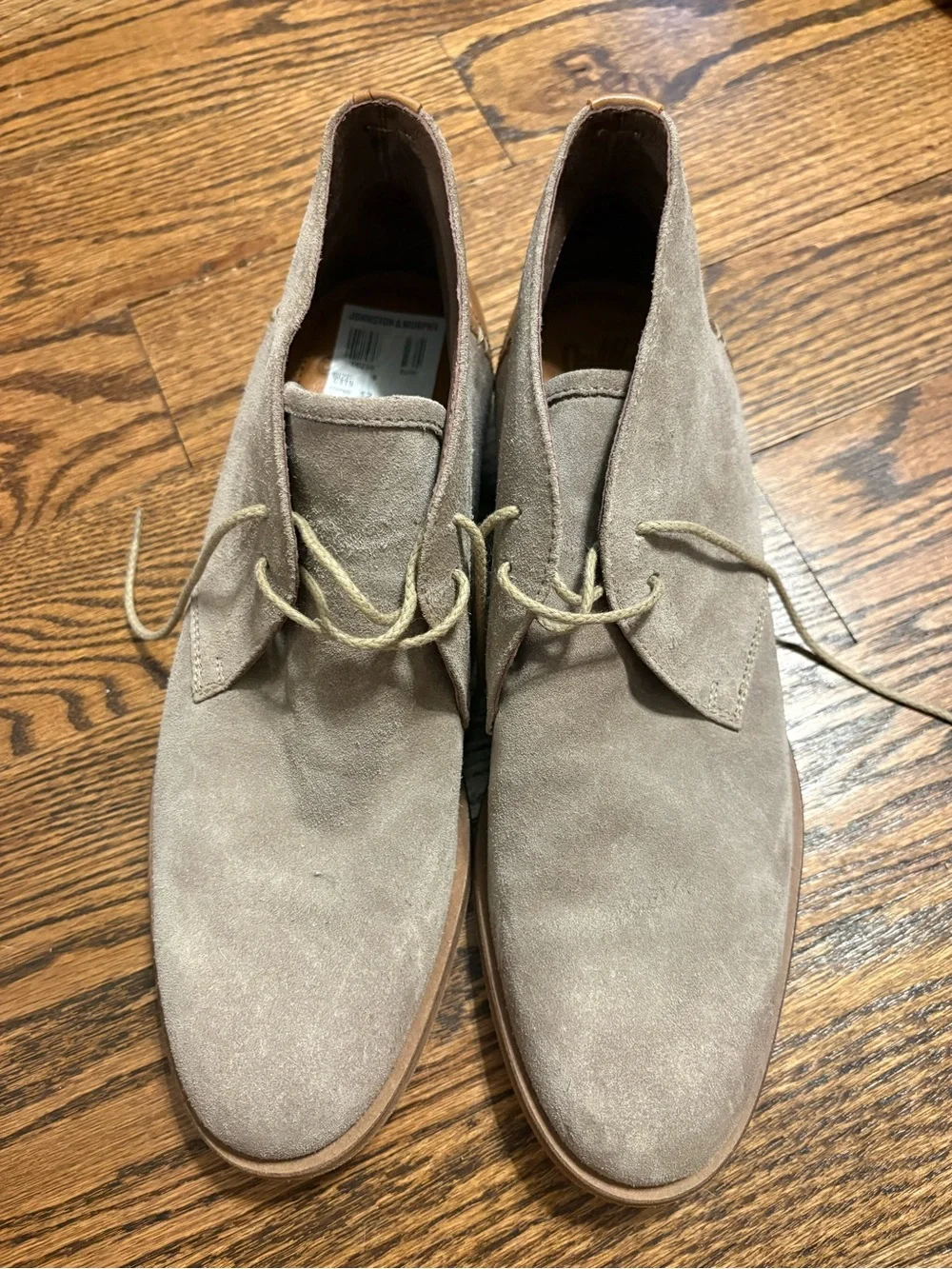 Johnston & Murphy Men's Suede Chukka Boots in Beige